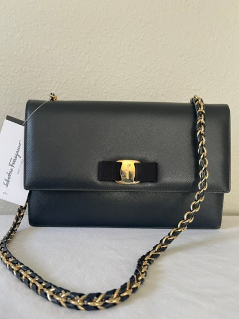 Salvatore ferragamo ginny vara bow shoulder bag